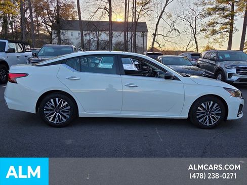 Used 2025 Nissan Altima 2.5 SV image 7