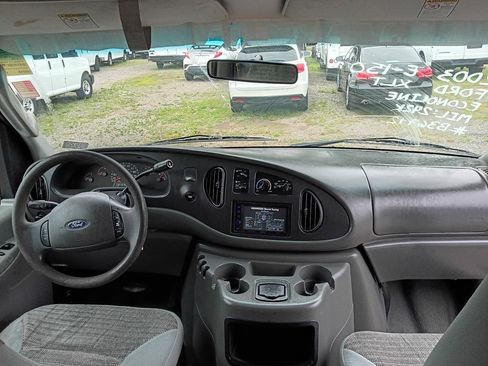 Used 2003 Ford E-150 and Econoline 150 Wagon RWD image 17
