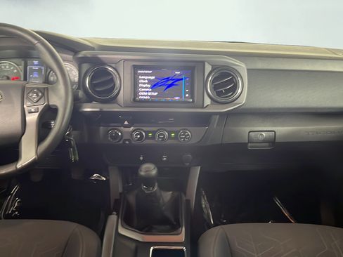 Used 2016 Toyota Tacoma TRD Sport w/ Towing Package AWD/4WD image 17