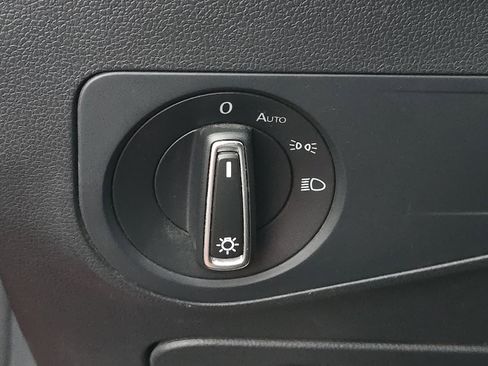 Used 2019 Volkswagen Tiguan S image 36