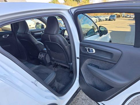 Used 2023 Volvo C40 P8 Recharge Plus image 13