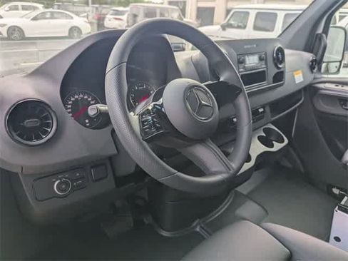 Used 2025 Mercedes-Benz Sprinter 2500 image 2