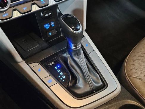 Used 2019 Hyundai Elantra Limited FWD image 11