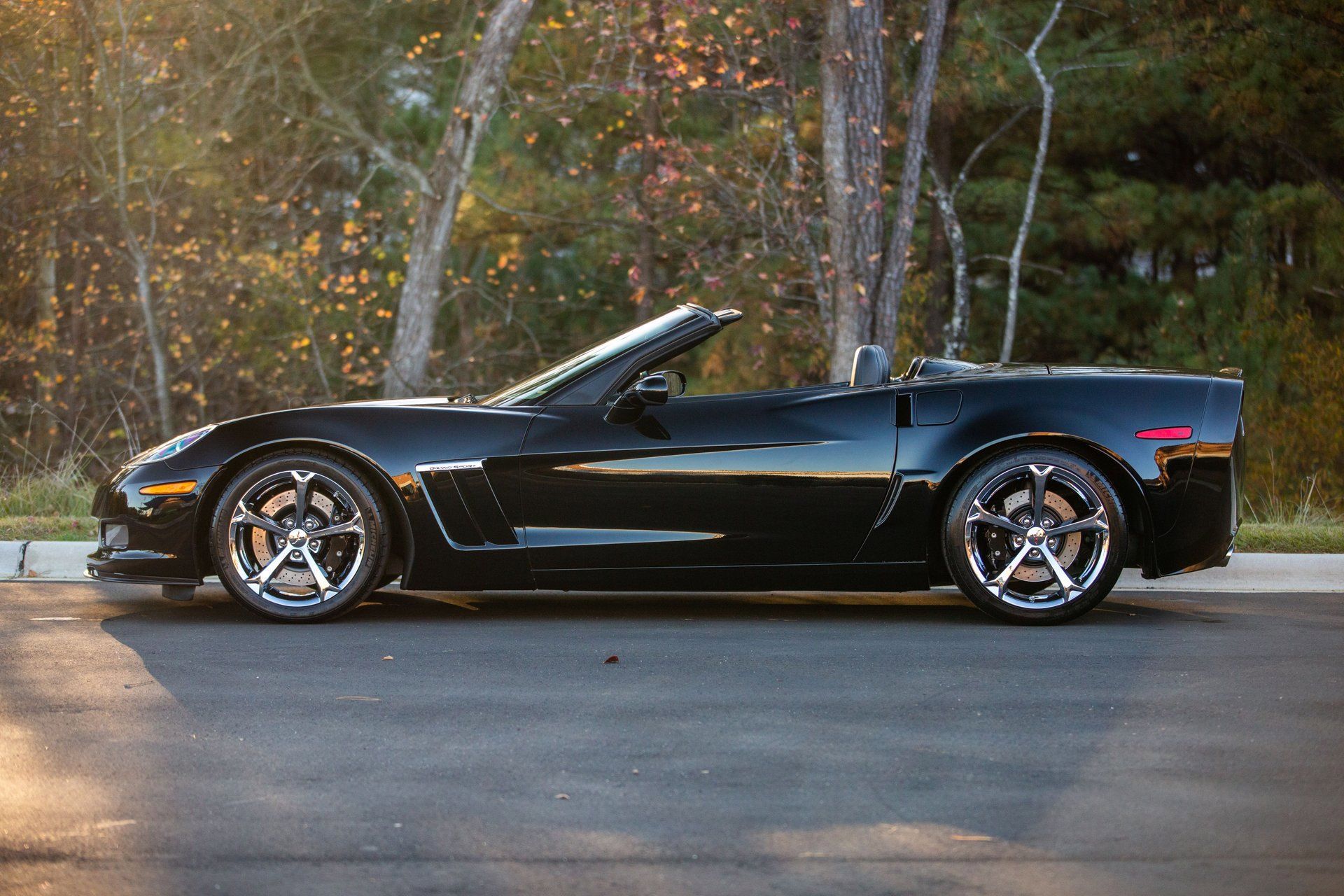 Used 2011 Chevrolet Corvette Grand Sport w/ Preferred Equipment Group RWD image 4