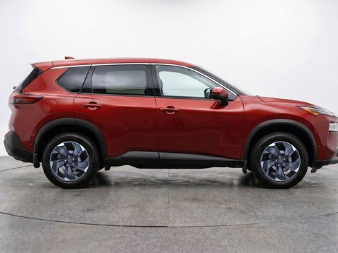 Used 2025 Nissan Rogue SV AWD/4WD image 11