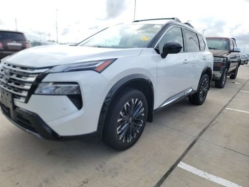 Used 2025 Nissan Rogue Platinum FWD image 1