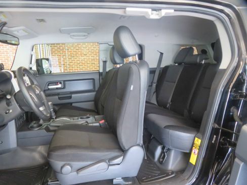 Used 2014 Toyota FJ Cruiser 4WD w/ Upgrade Package image 20
