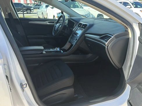 Used 2020 Ford Fusion SE FWD image 21