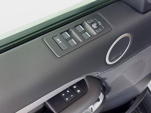 Used 2025 Land Rover Discovery Dynamic SE AWD/4WD image 20