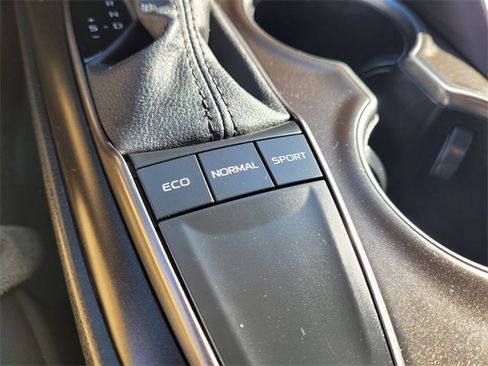 Used 2024 Toyota Camry SE image 21