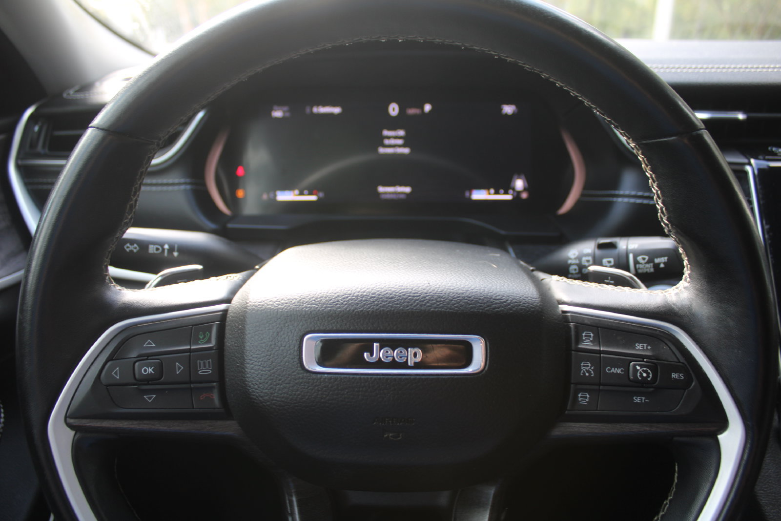 Used 2022 Jeep Grand Cherokee L Limited RWD image 28