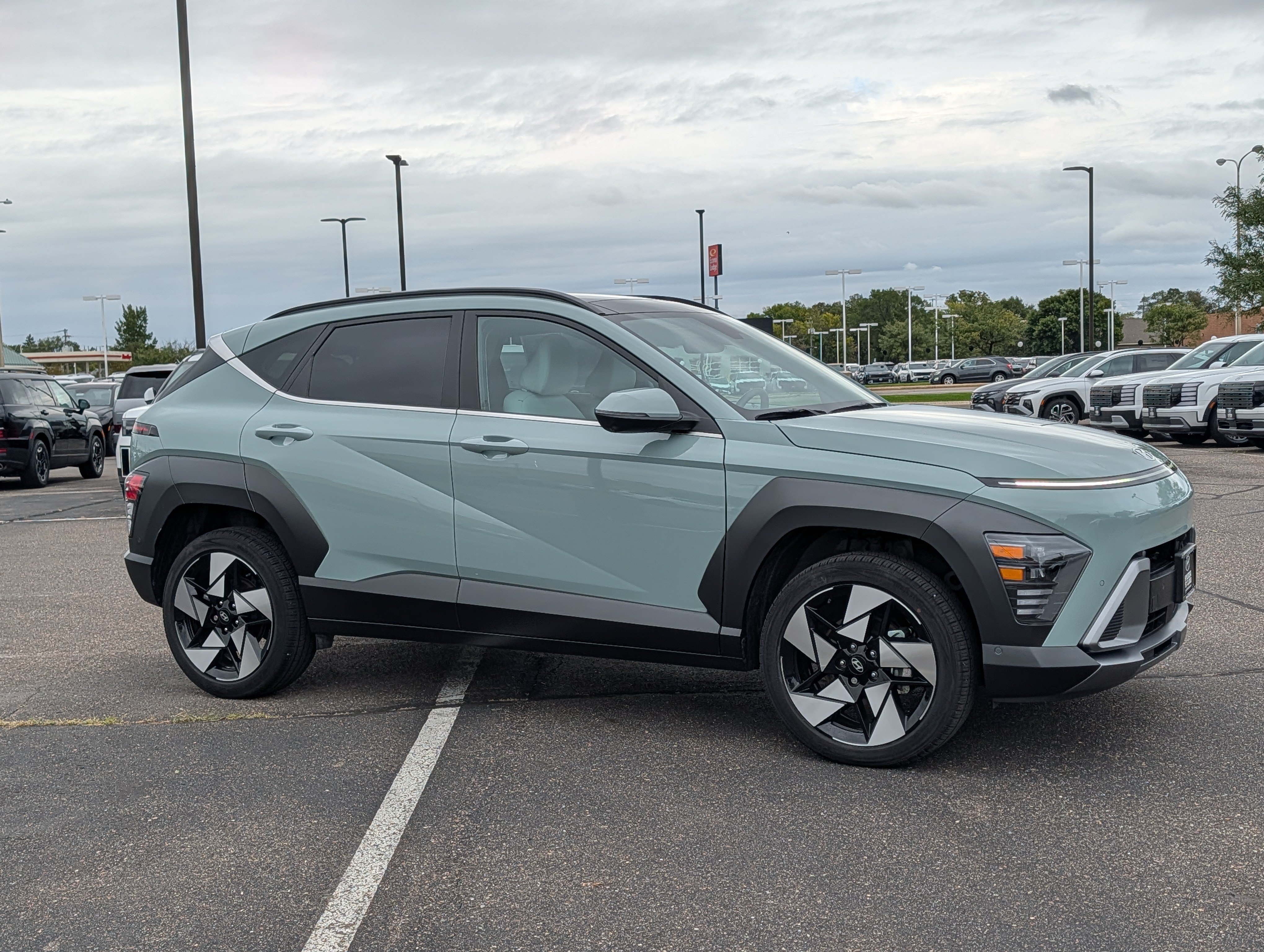 Used 2025 Hyundai Kona Limited AWD/4WD image 7