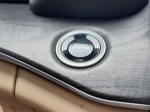 Used 2024 Jeep Grand Cherokee Limited w/ Luxury Tech Group II image 21