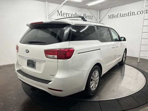 Used 2016 Kia Sedona LX w/ Option Group 020 FWD image 7