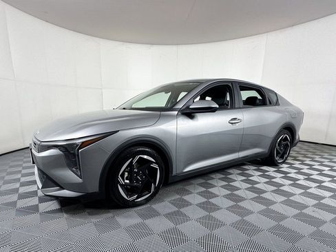 Used 2025 Kia K4 EX image 2