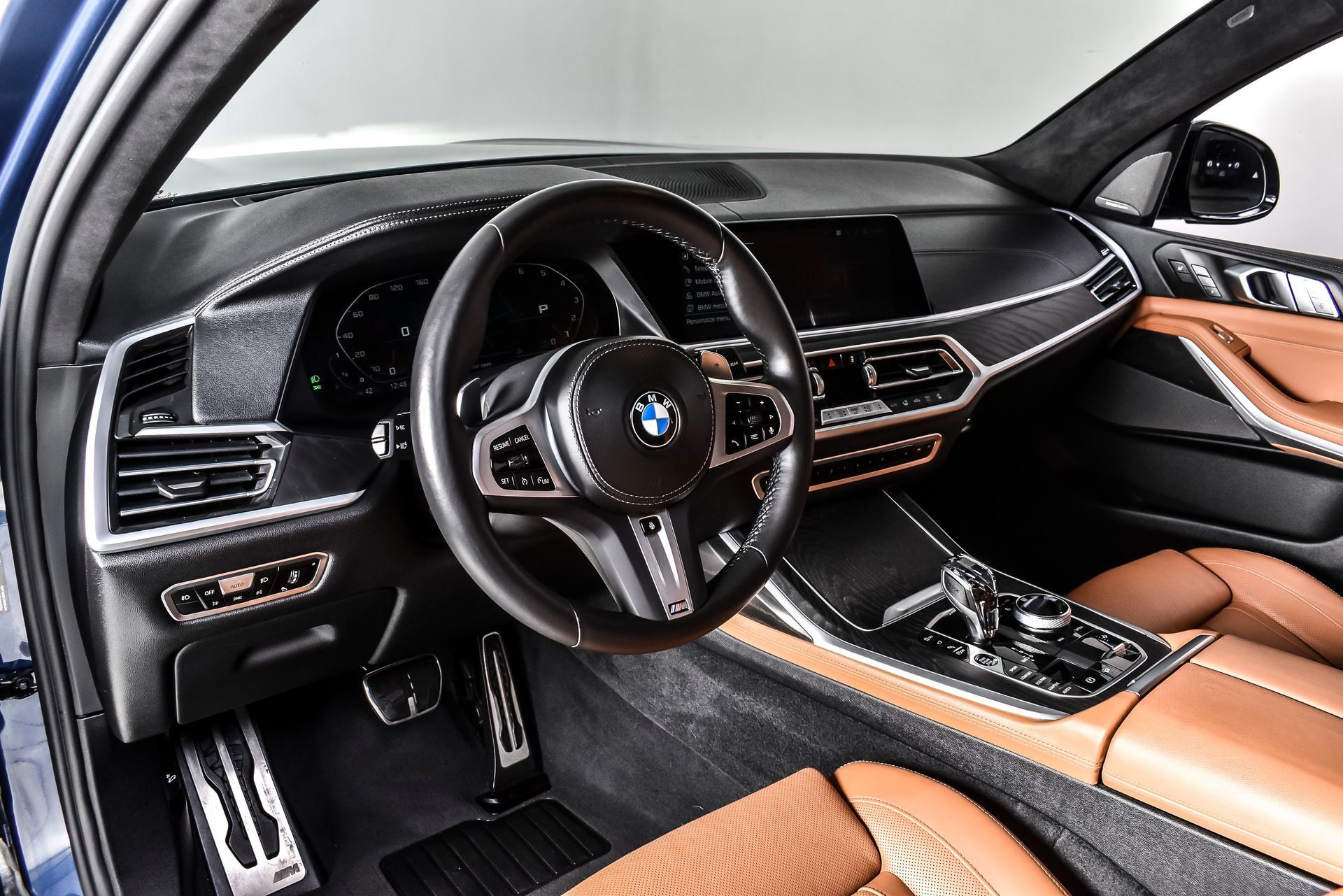 Used 2022 BMW X7 M50i w/ Dynamic Handling Package AWD/4WD image 18