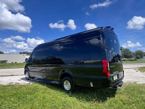 Used 2023 Mercedes-Benz Sprinter 3500 image 11
