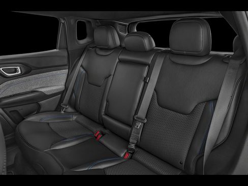 Certified 2024 Jeep Compass Latitude w/ Sun and Sound Group AWD/4WD image 29