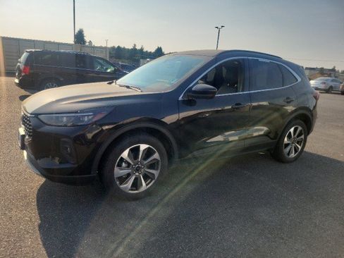 Used 2024 Ford Escape Platinum AWD/4WD image 6