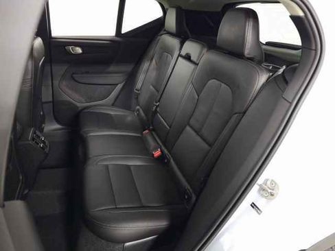 Certified 2025 Volvo XC40 B5 Core image 31