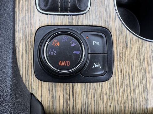 Used 2019 GMC Acadia Denali w/ Technology Package AWD/4WD image 42