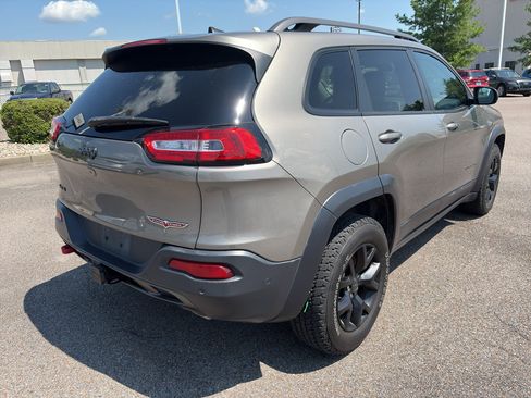 Used 2016 Jeep Cherokee Trailhawk w/ Comfort/Convenience Group AWD/4WD image 5