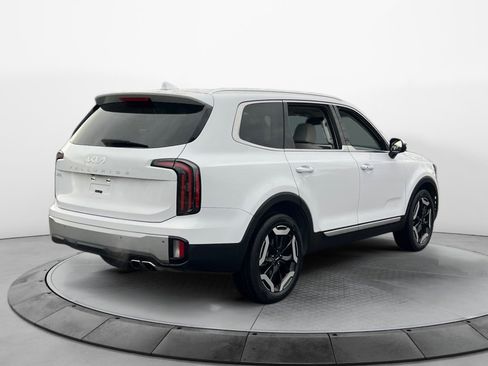 Used 2023 Kia Telluride EX w/ EX Captain's Chair Package image 7