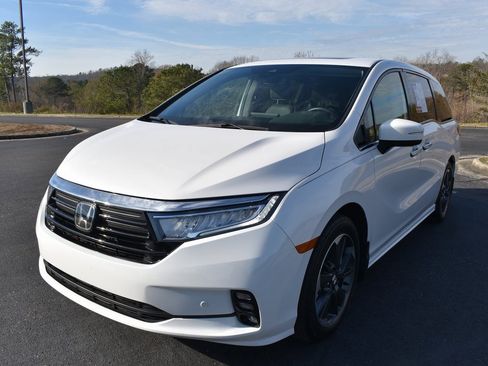 Used 2024 Honda Odyssey Elite image 2