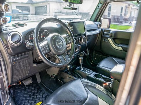 Used 2016 Jeep Wrangler Unlimited Rubicon w/ Connectivity Group image 37