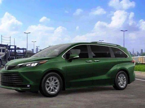 New 2026 Toyota Sienna XLE AWD/4WD image 2