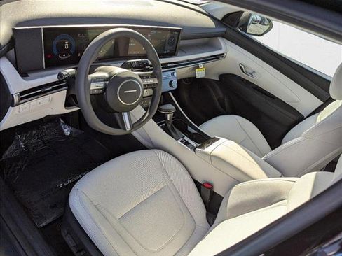 Used 2025 Hyundai Tucson SEL image 3