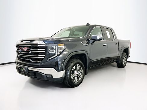 Used 2025 GMC Sierra 1500 SLT image 3