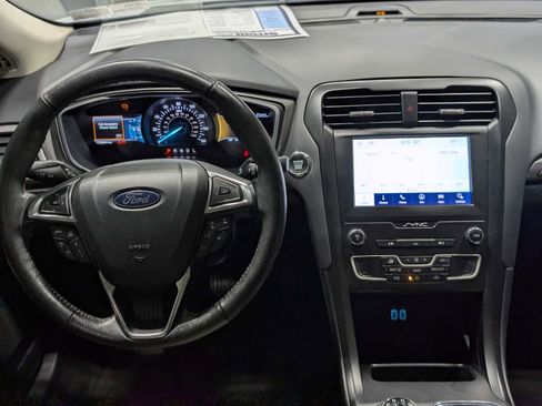 Used 2020 Ford Fusion SE w/ Equipment Group 151A image 5