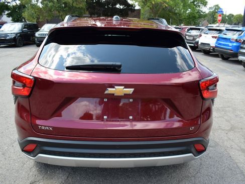 Used 2024 Chevrolet Trax LT w/ Sunroof Package FWD image 8
