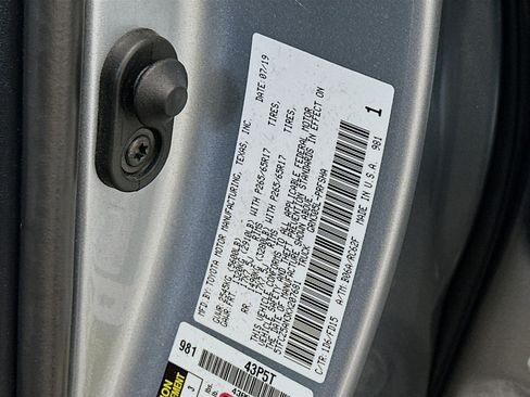 Used 2019 Toyota Tacoma TRD Sport image 12