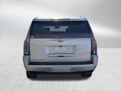 Used 2019 Cadillac Escalade ESV Luxury image 4