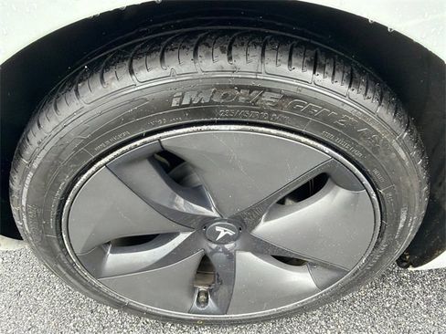 Used 2018 Tesla Model 3 Mid Range image 17