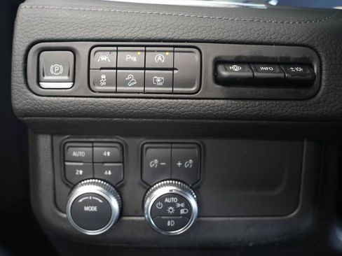 Used 2023 GMC Yukon Denali AWD/4WD image 22