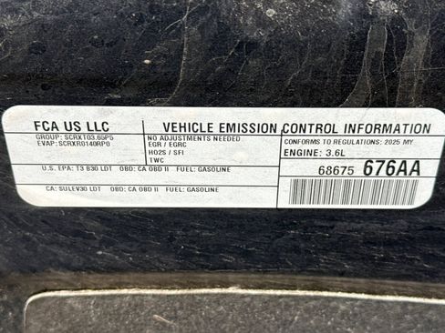 Used 2025 Chrysler Pacifica Limited FWD image 40