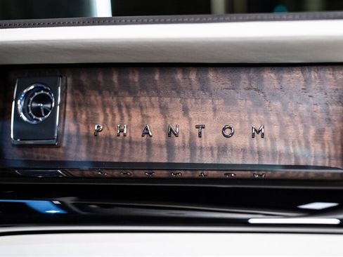 Used 2026 Rolls-Royce Phantom Sedan RWD image 20