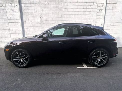 Certified 2023 Porsche Macan AWD/4WD image 2