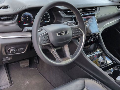 Used 2023 Jeep Grand Cherokee L Limited w/ Luxury Tech Group II image 10