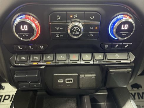 Used 2021 GMC Sierra 1500 AT4 w/ AT4 Premium Package AWD/4WD image 29