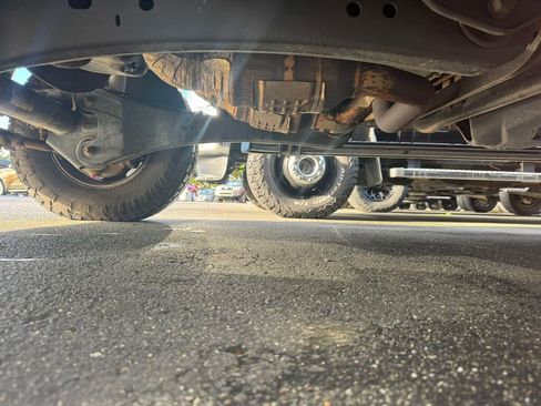 Used 2011 Ford F350 Lariat w/ Lariat Interior Pkg image 17