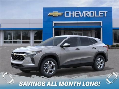 New 2026 Chevrolet Trax LS w/ LS Convenience Package FWD image 2