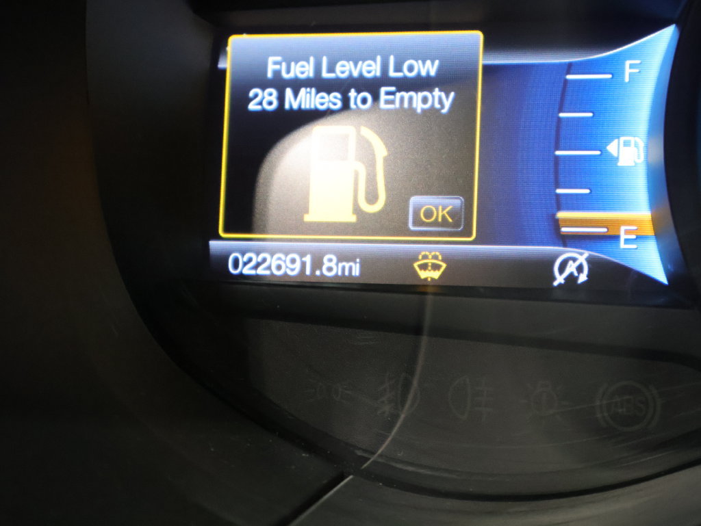 Used 2024 Ford Edge ST-Line w/ Class II Trailer Tow Package AWD/4WD image 39