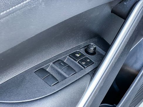 Certified 2023 Toyota Corolla Cross SE image 10