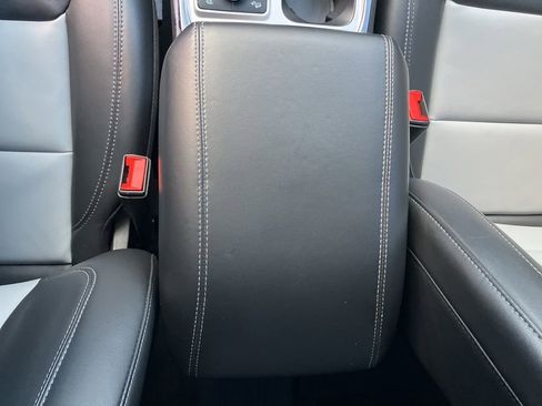 Used 2022 Ford Explorer XLT w/ Equipment Group 202A image 30