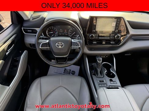 Used 2021 Toyota Highlander XLE AWD/4WD image 18