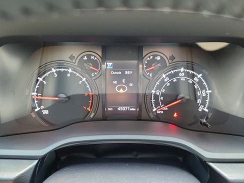 Used 2023 Toyota 4Runner SR5 Premium w/ Moonroof Package RWD image 26